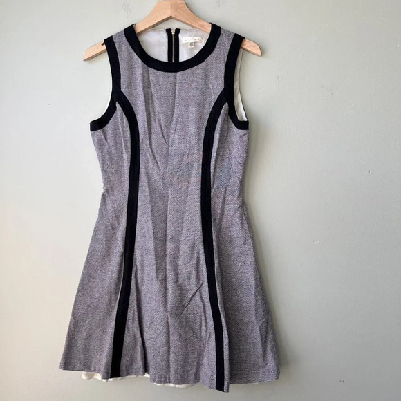 Sleeveless‎ Gray Dress With Black Trim & Back Zipper - Picture 1 of 3